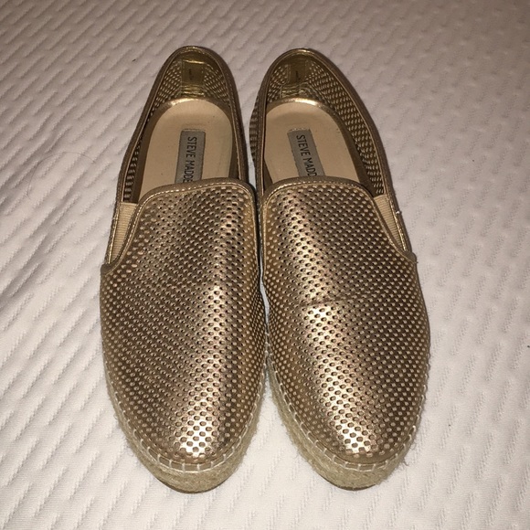 Steve Madden Shoes - Steve Madden gold flat-forms 9
